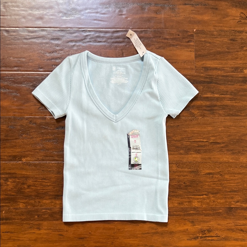 NWT No Boundries Powder Light Blue Ribbed V-Neck Tee Size XS